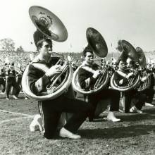 Tubas kneeling, 1987