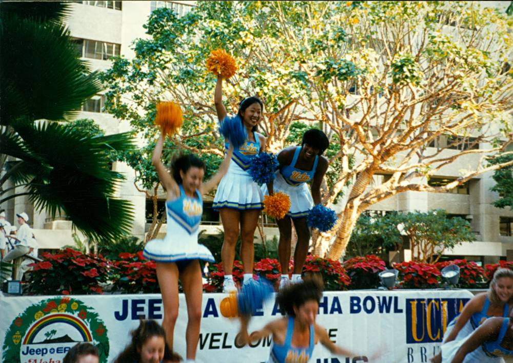 Cheerleaders at the first rally at mall