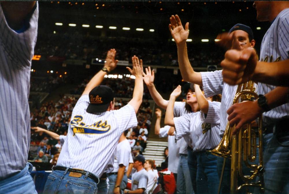 Band high-fiving, 1997 San Antonio 