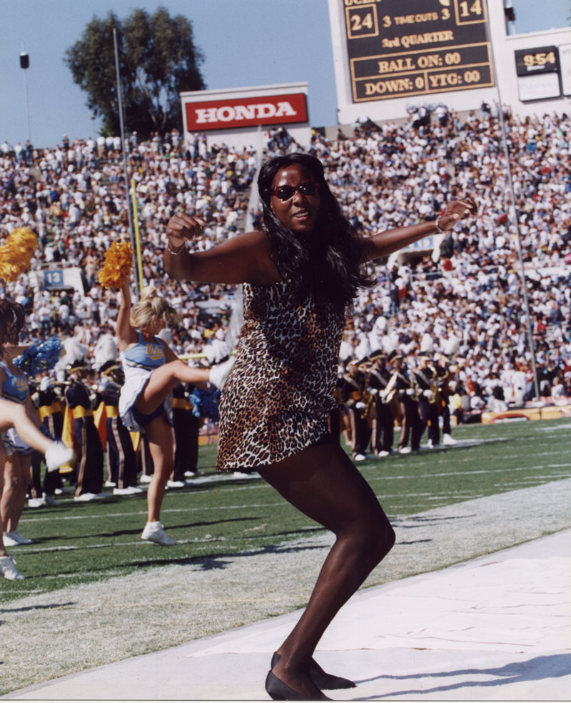 Tina Turner shakes it, The Vegas show, Oregon game, October 17, 1998