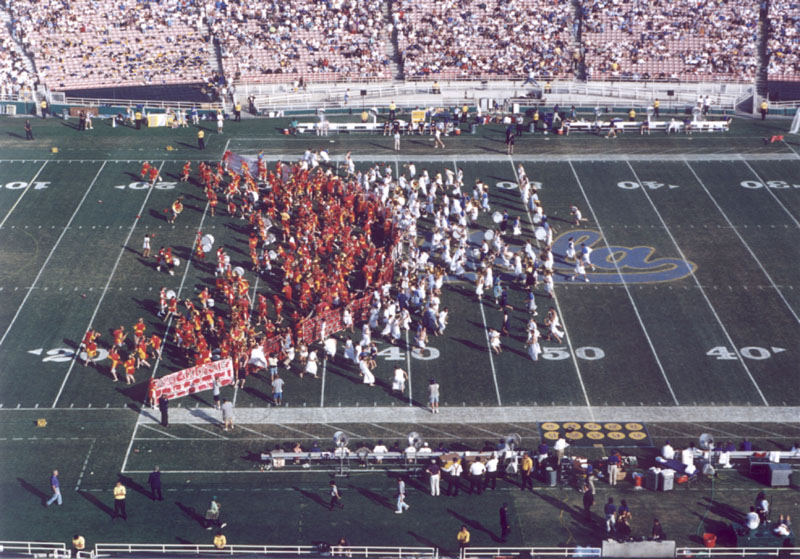 The Trojans defend the walls of Troy.