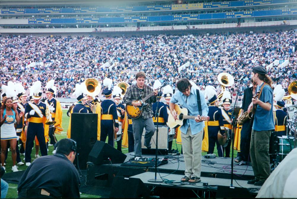 Pseudopod performing "Wisdom" at halftime 10/14/00