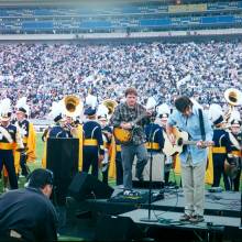 Pseudopod performing "Wisdom" at halftime 10/14/00