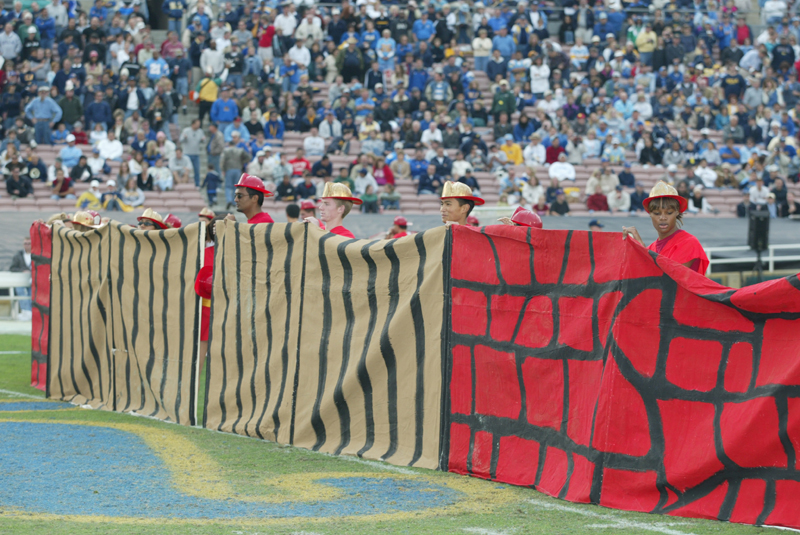 The Wall prepares to fight off the Greek attack, Oregon game, November 15, 2003