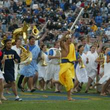 The King leads the final attack, Oregon game, November 15, 2003