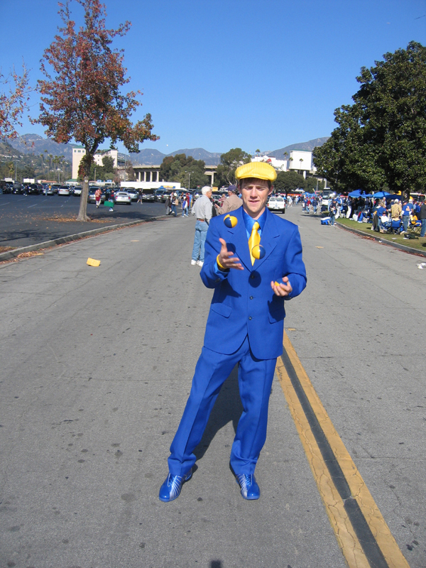 Band Juggler Chris Smith, USC game, December 4, 2004