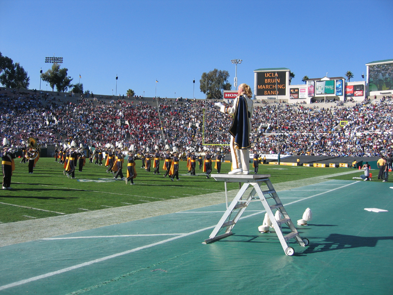 Reesa Jones conducting "Mr. Roboto"