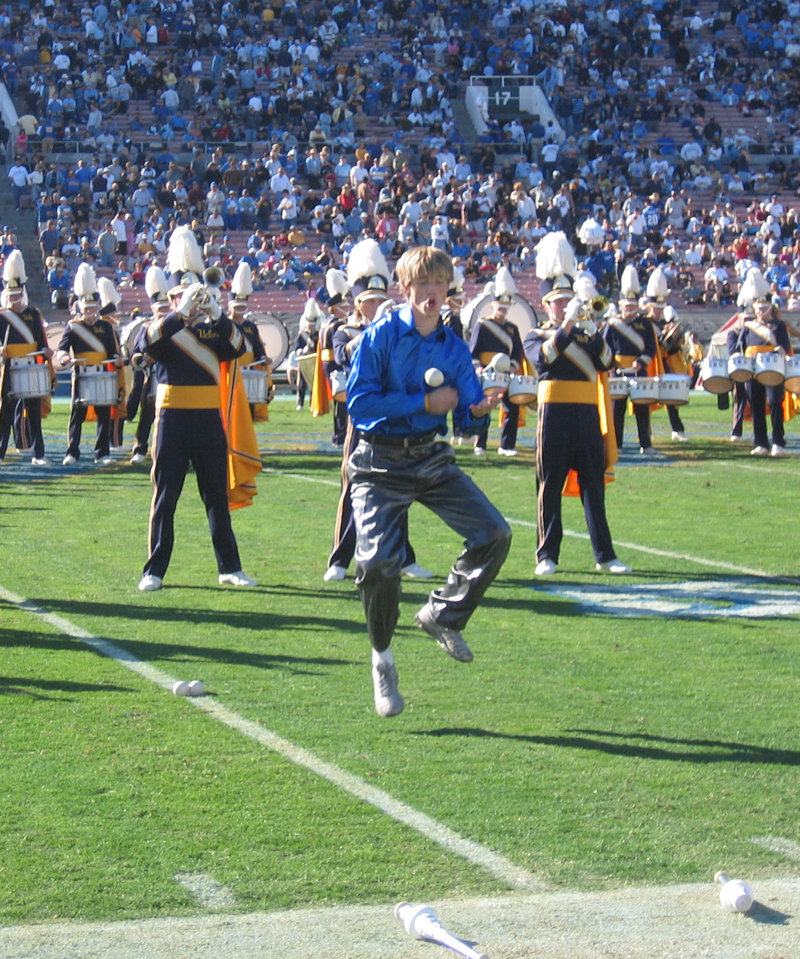 Band Juggler Chris Smith during "Moondance"