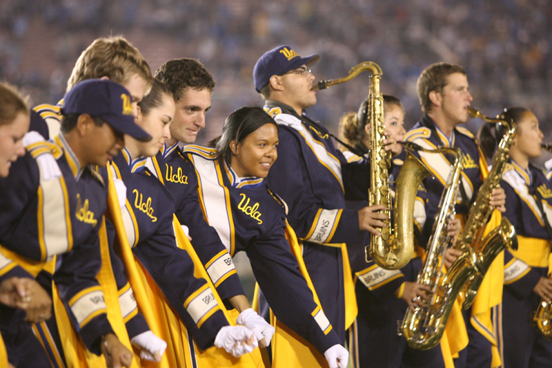 "Movin' On Up," Cal game, October 8, 2005