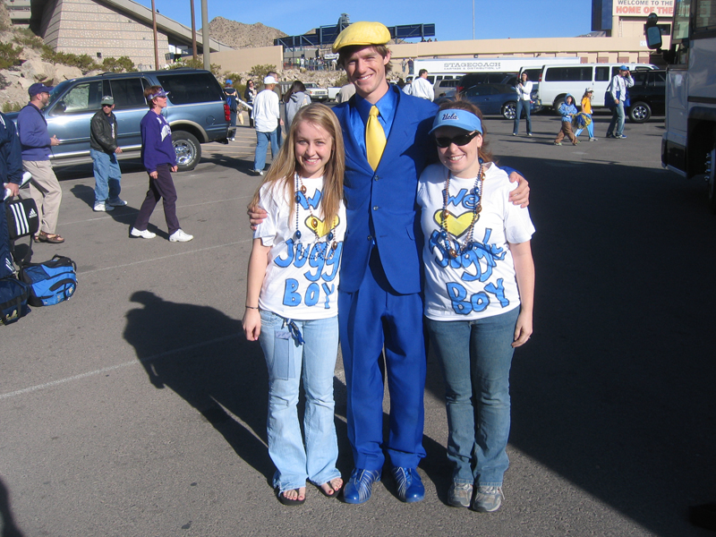 Band Juggler Chris Smith with fans at Sun Bowl, 2005