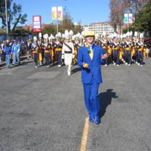 Juggler Chris Smith leads parade at USC, December 3, 2005