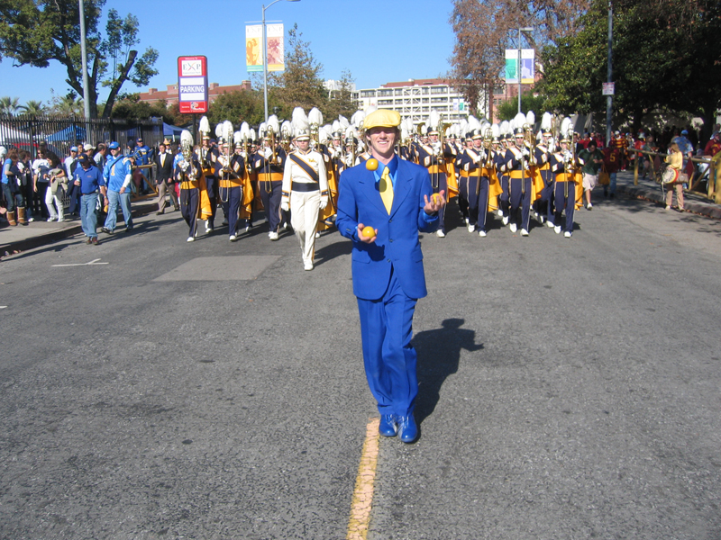 Juggler Chris Smith leads parade at USC, December 3, 2005