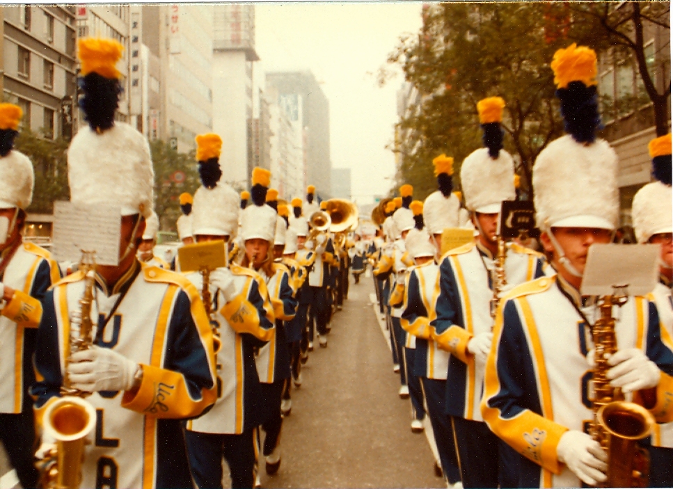 Saxophones in Parade Block