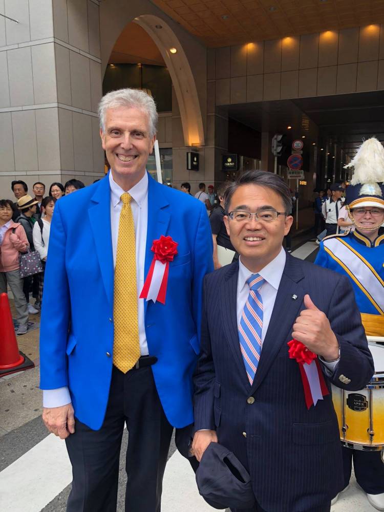 Gordon Henderson and Aichi Prefecture Governor Hideaki Ōmura