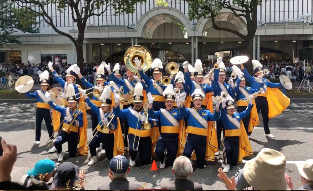 The final formation of the Band's show during the Parade