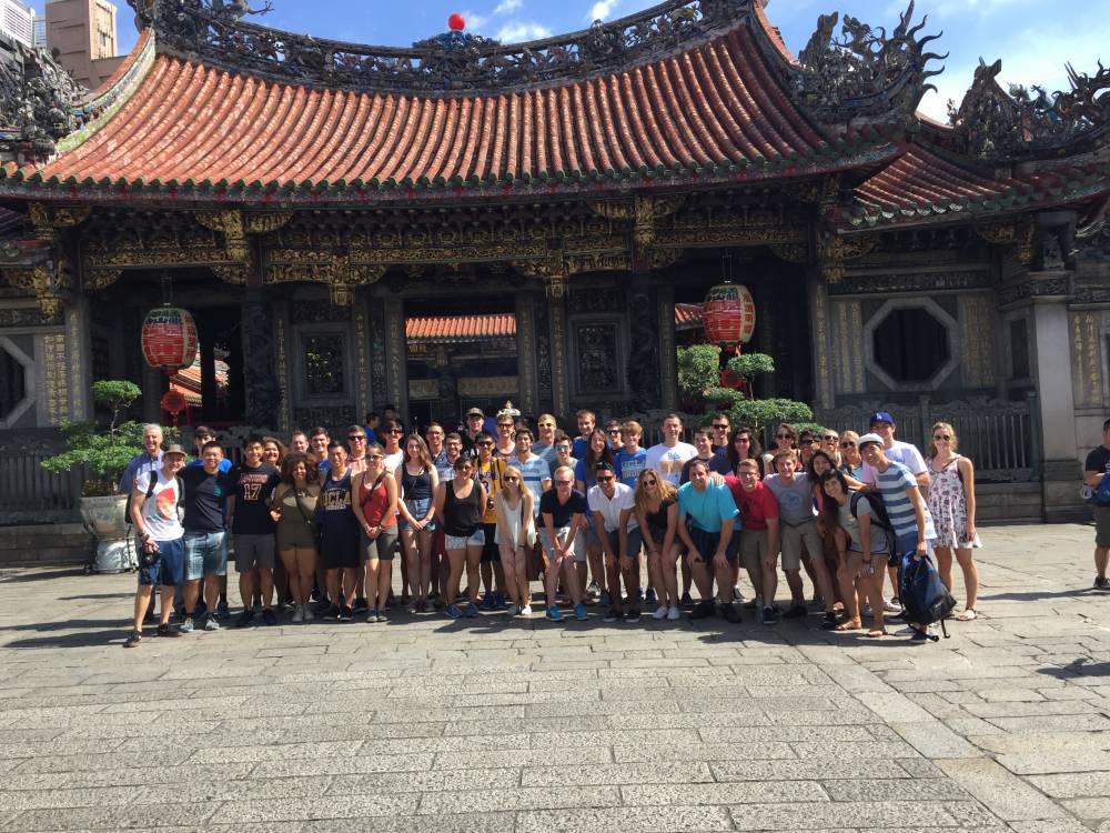 Longshan Temple 